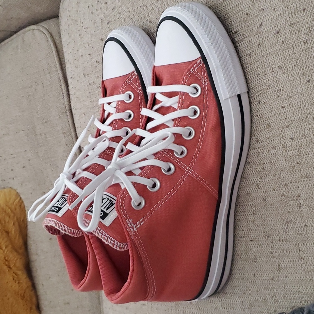 Womens Converse Chuck Taylor Madison Mid Top All Stars